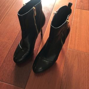 Vince Camuto Black Bootie 3” Heel Size 7 1/2 B